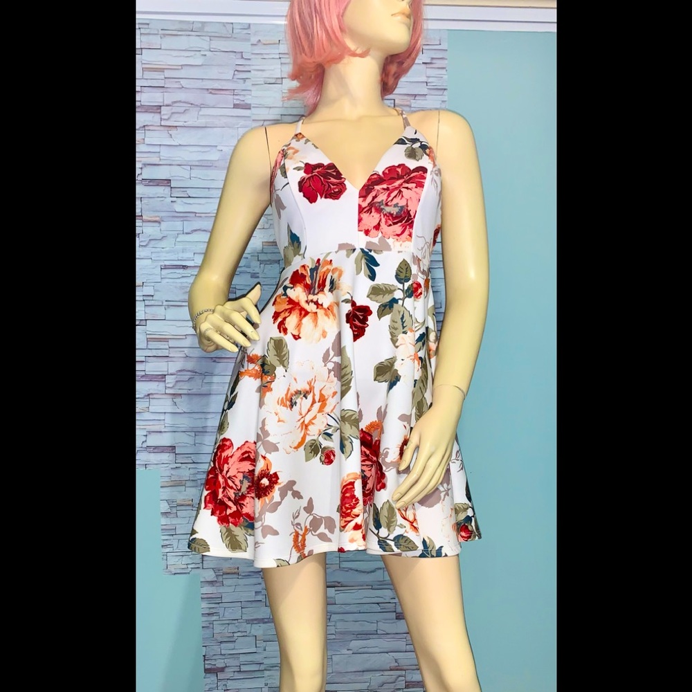 Rose Print Dress (Plunging Neckline) size (M)